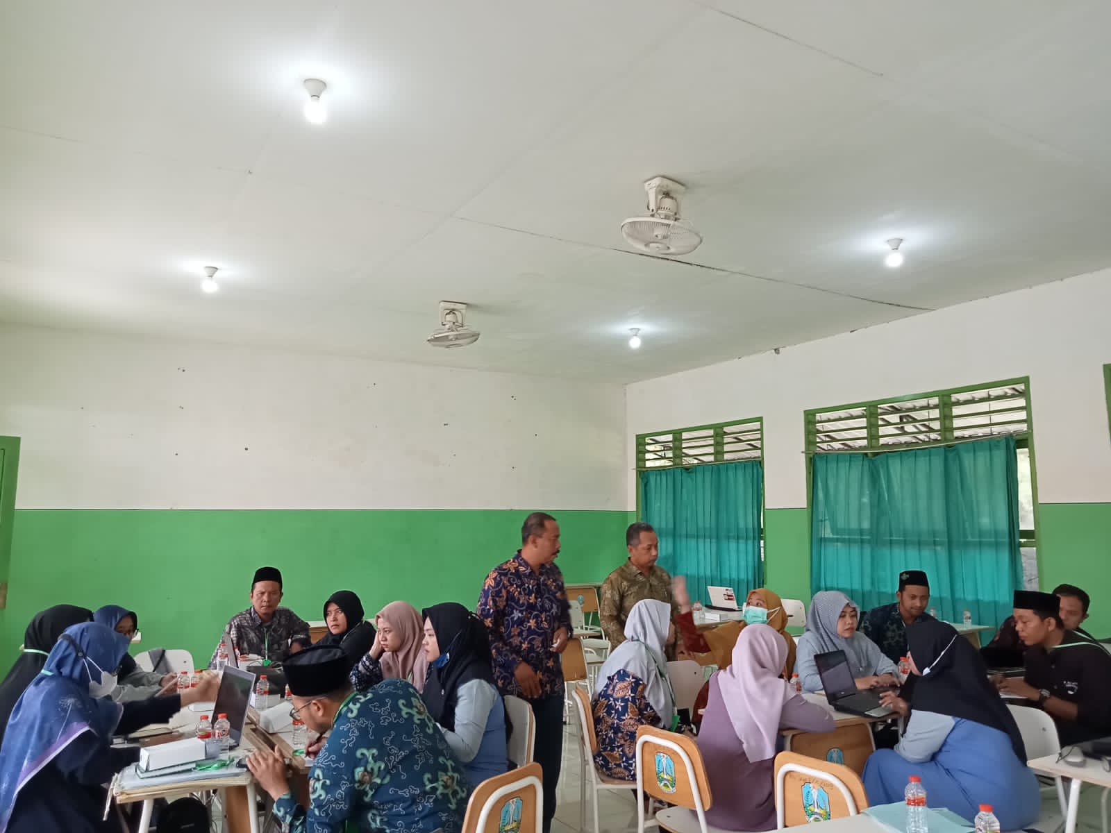 Juara 2 Inovasi Teknologi Hijau & Robotik Hidroponik